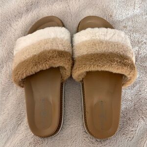 Chinese Laundry Treat Soft Casual Slides